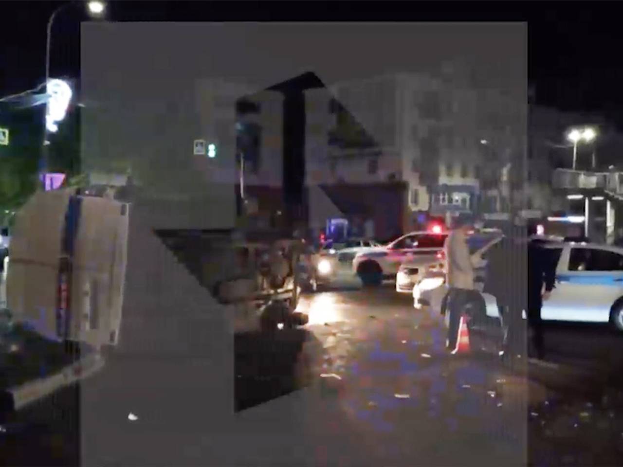 В российском регионе произошло массовое ДТП с машиной полиции и скорой