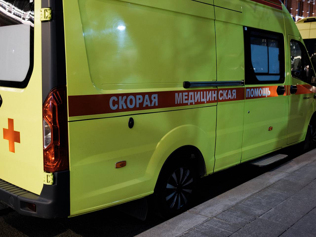 Россиянам потребовалась помощь медиков после поездки в лифте