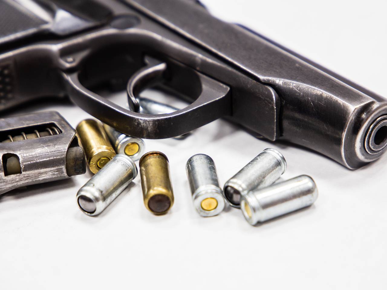 Неизвестные в Махачкале несколько раз выстрелили в бойца MMA Неизвестные в Махачкале несколько раз выстрелили в бойца MMA