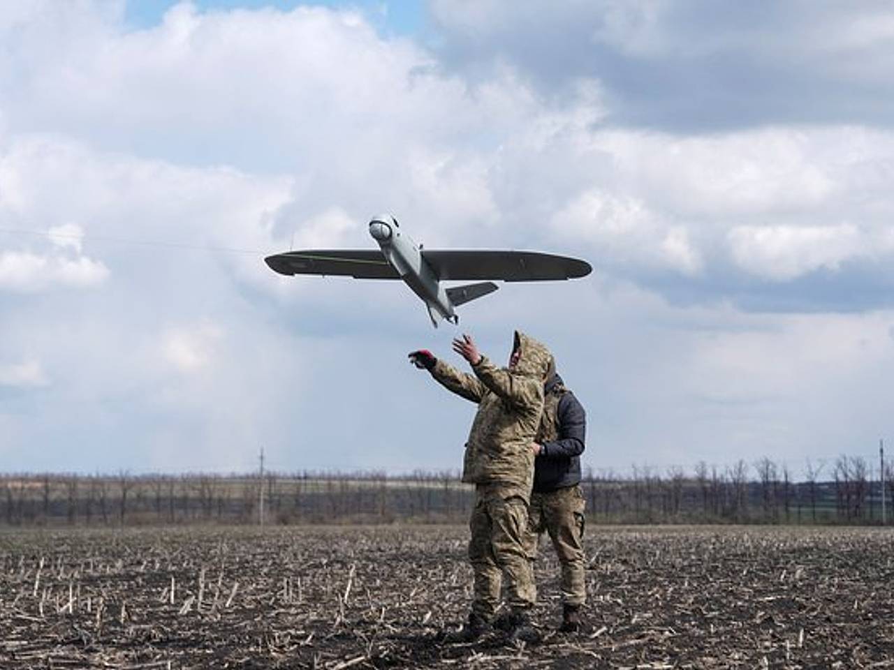 Пролет беспилотника с осколочно-фугасной бомбой над Подмосковьем сняли на видео
