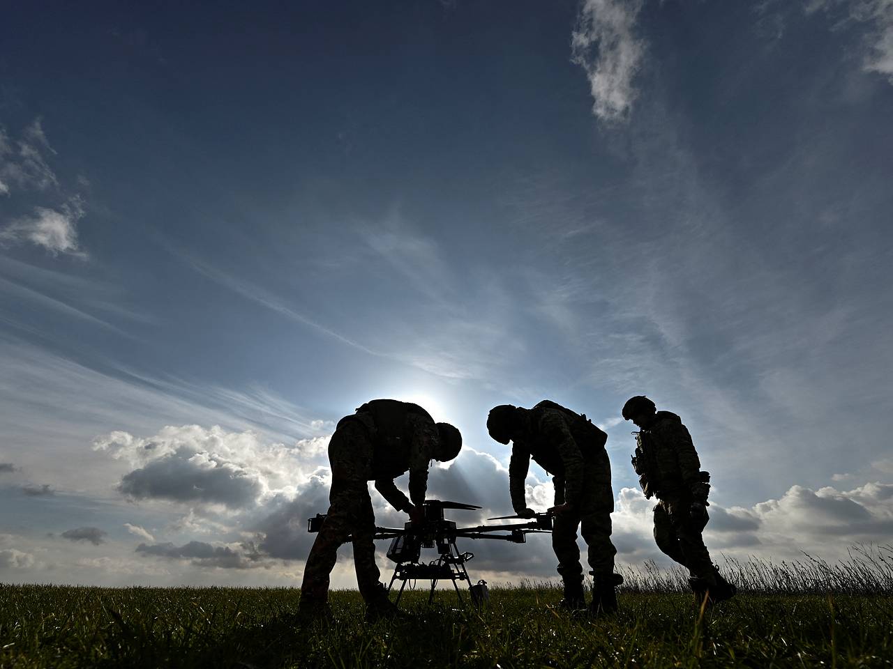 Украинские беспилотники взорвались во дворах двух домов в российском регионе