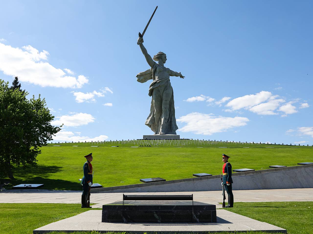 Названа причина смерти ректора столичного вуза в голове статуи «Родина-мать зовет!»