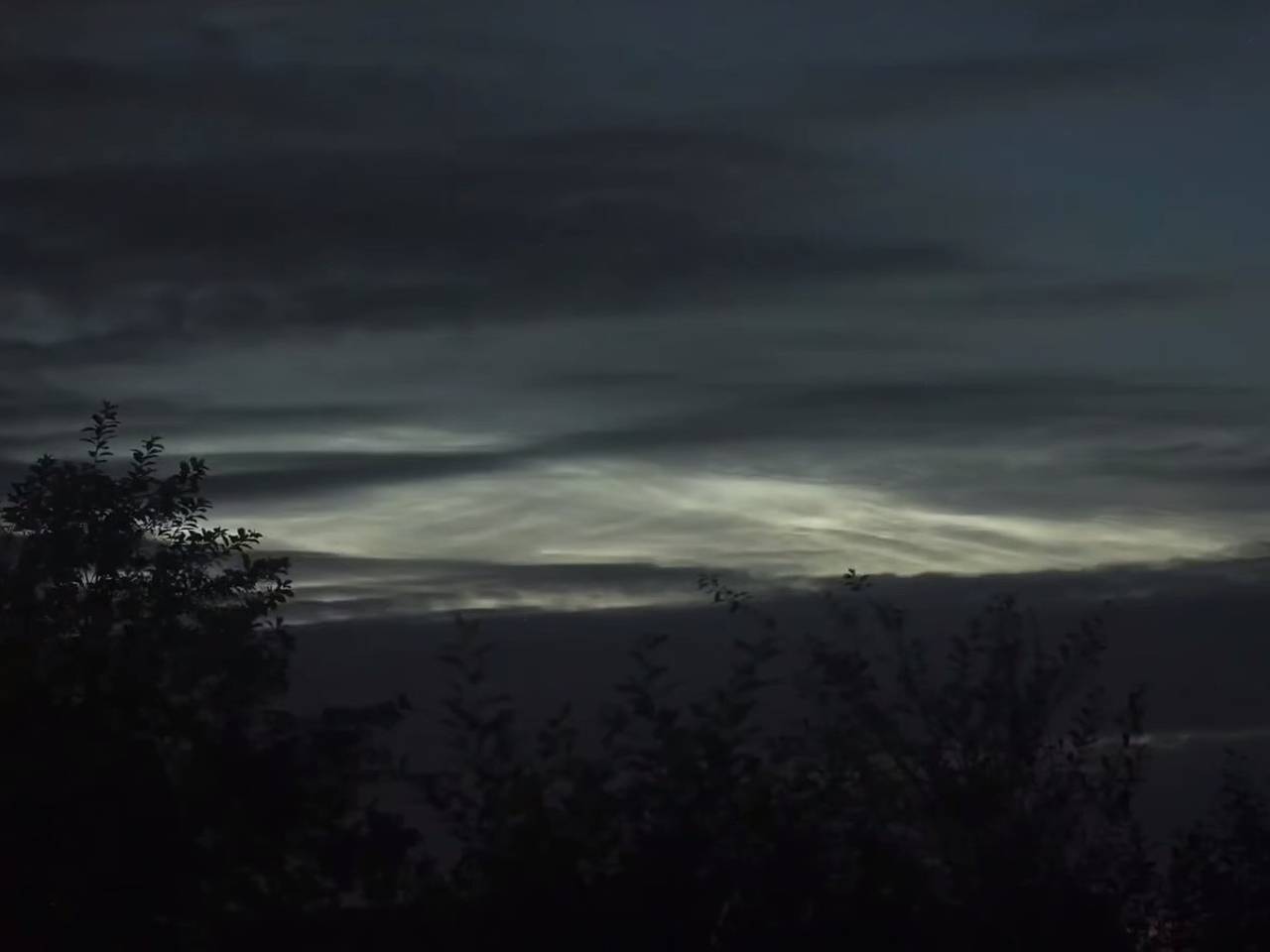 Россиянка запечатлела редчайшее явление в небе над российским городом Россиянка запечатлела редчайшее явление в небе над российским городом