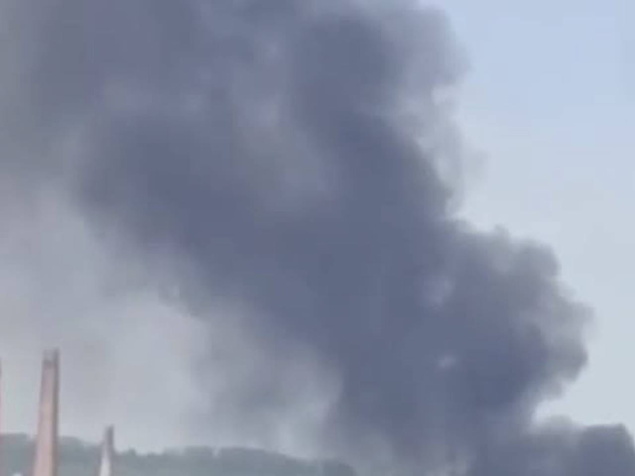 Появились кадры с места взрыва на заводе в российском регионе