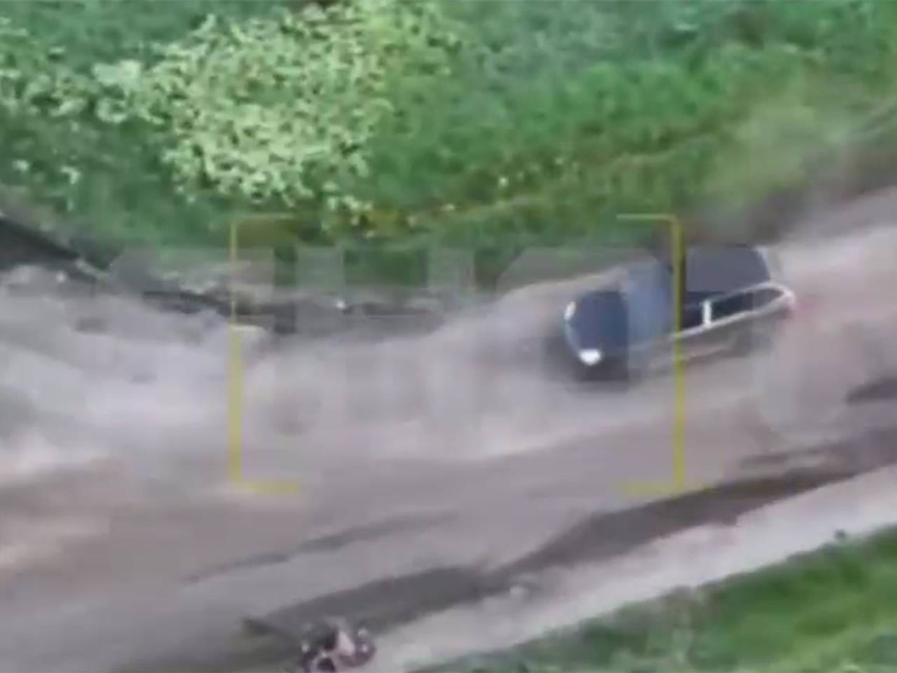 Появились детали боя в зоне СВО на Porsche Cayenne в составе российских штурмовиков