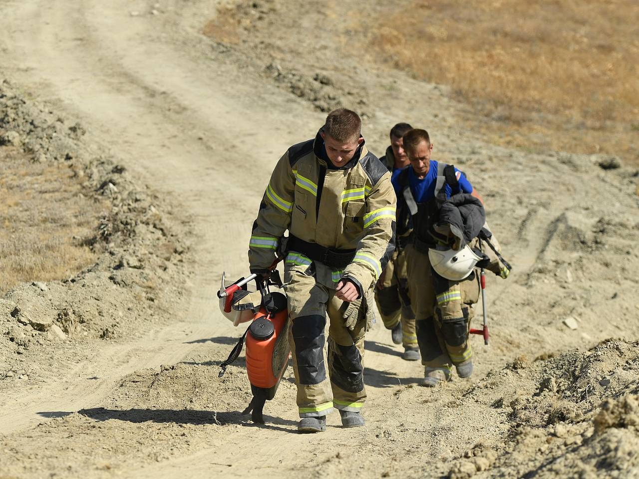 У пролетавшего над российским регионом самолета открепился и упал на землю топливный бак У пролетавшего над российским регионом самолета открепился и упал на землю топливный бак