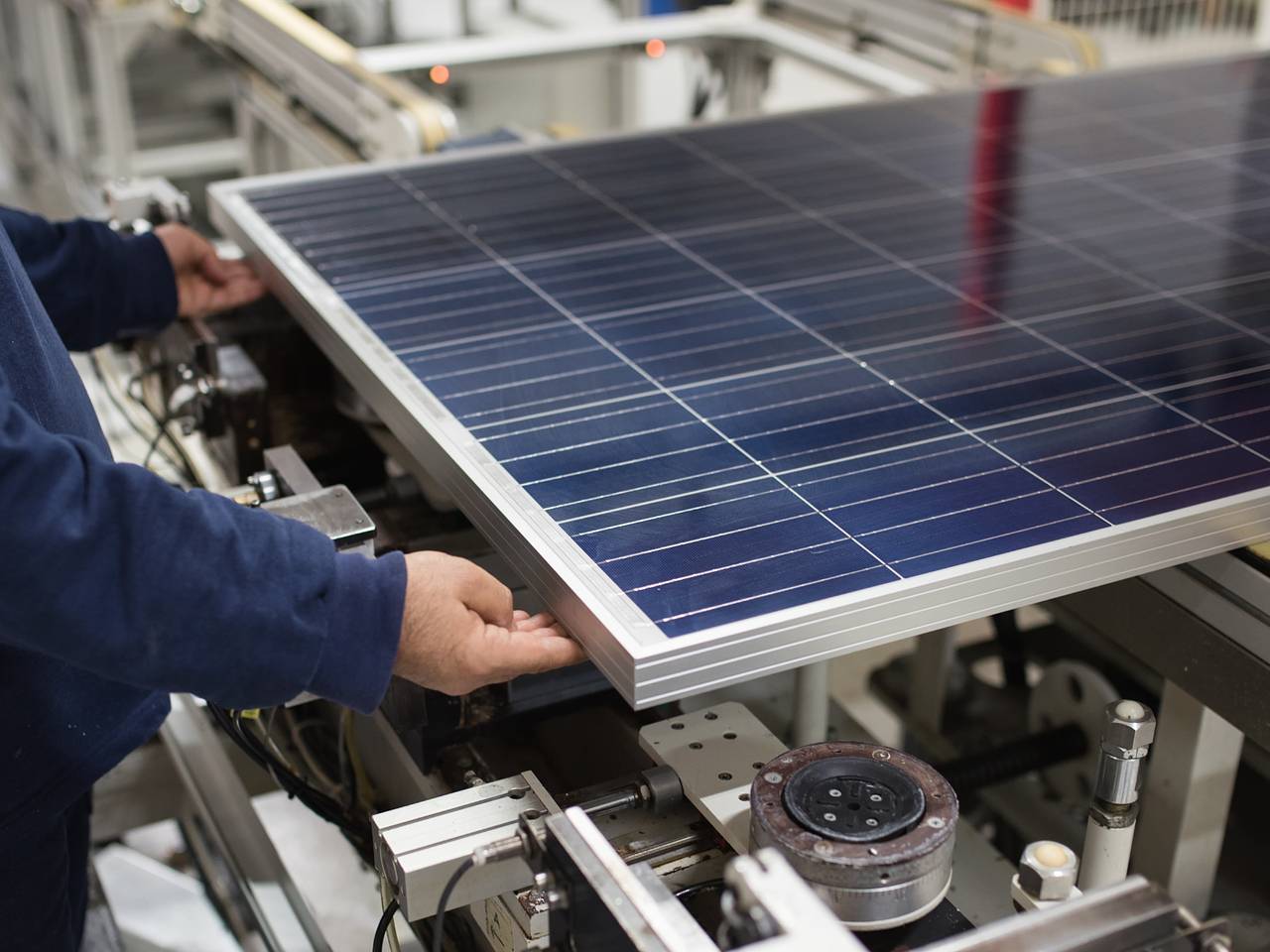 «Норникель» и МИСИС создали полупрозрачные солнечные панели для фасадов зданий