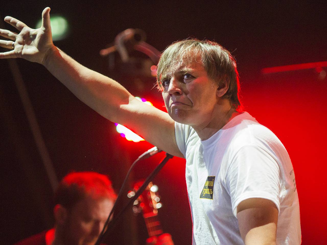 Уехавший из России лидер «Мумий Тролля» стал продавать елочные игрушки