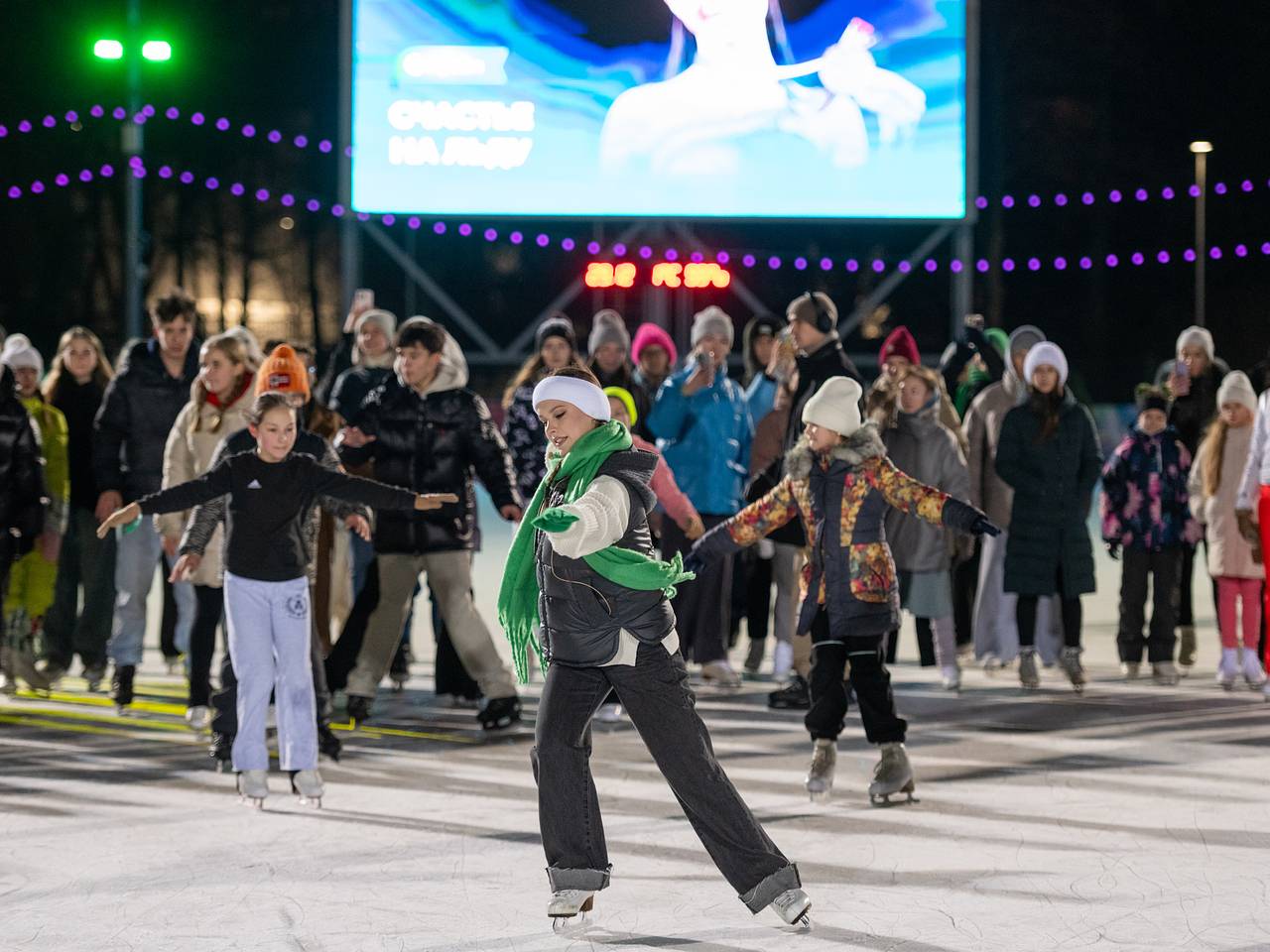 Олимпийская чемпионка провела мастер-класс на катке в Москве