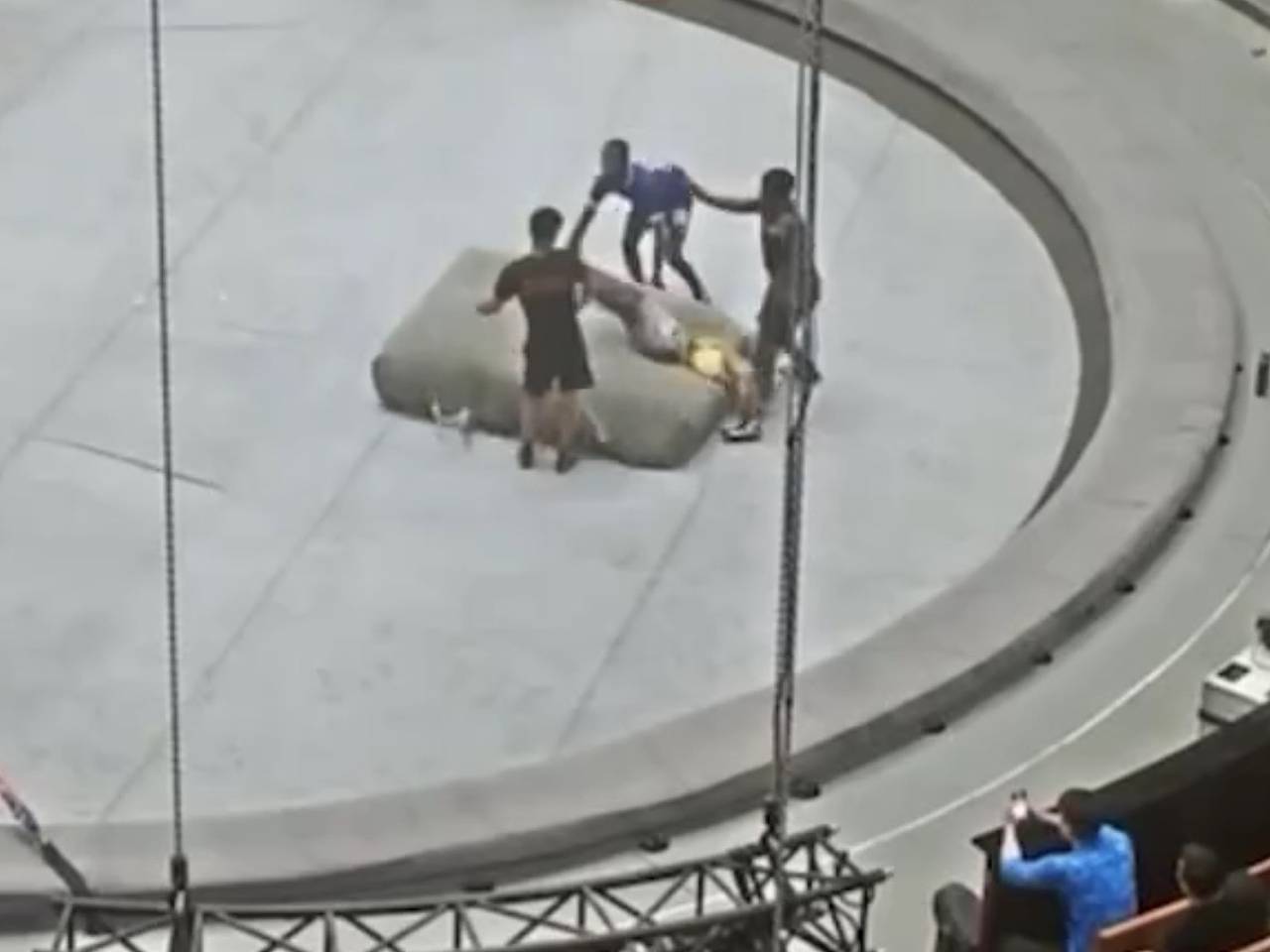 Момент падения эфиопского гимнаста в Большом Московском цирке попал на видео