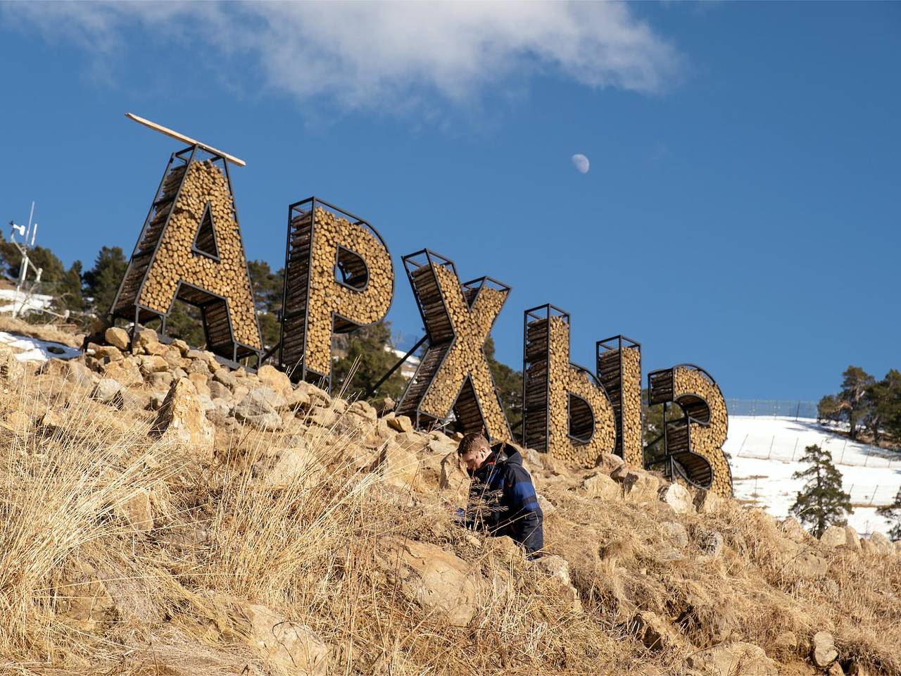 На российском курорте открыли самый высокий подвесной мост в стране