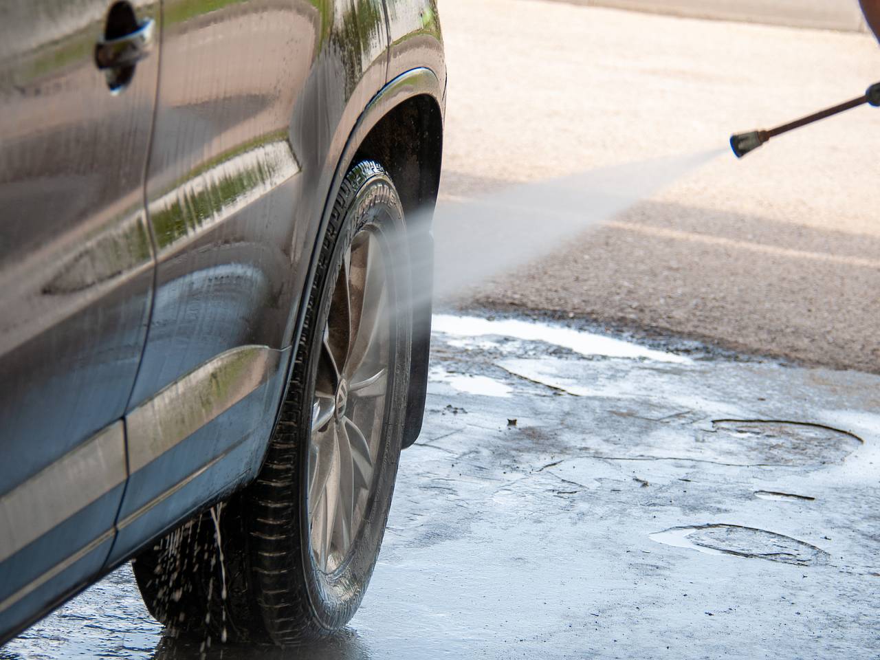 Россиян предупредили о штрафах в сотни тысяч рублей за мытье машин Россиян предупредили о штрафах в сотни тысяч рублей за мытье машин