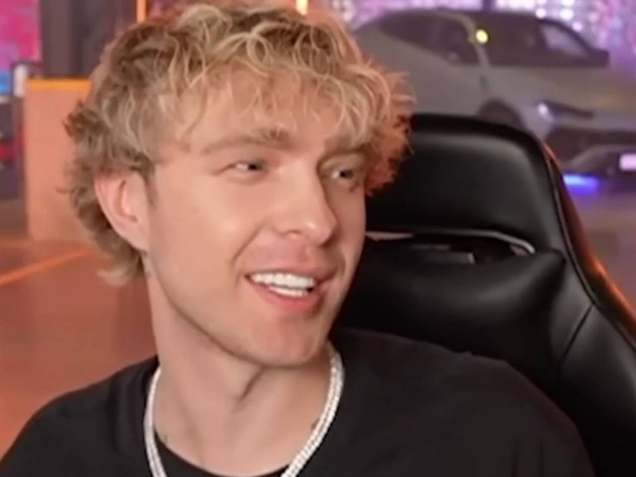 Несовершеннолетняя россиянка выиграла у известного российского певца Lamborghini