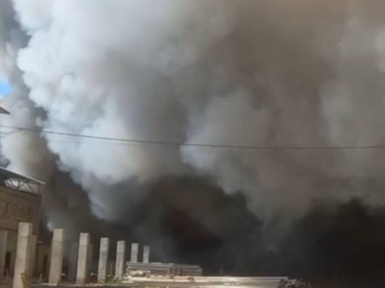 Более ста тысяч животных заживо сгорели при пожаре на российском предприятии Более ста тысяч животных заживо сгорели при пожаре на российском предприятии