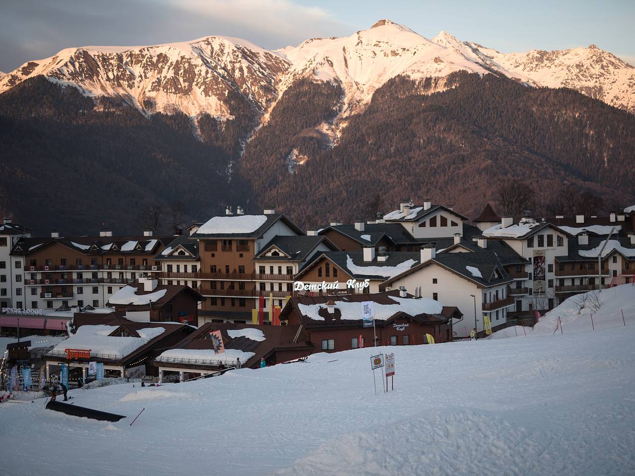 Жилье на горнолыжных курортах России стало дешевле