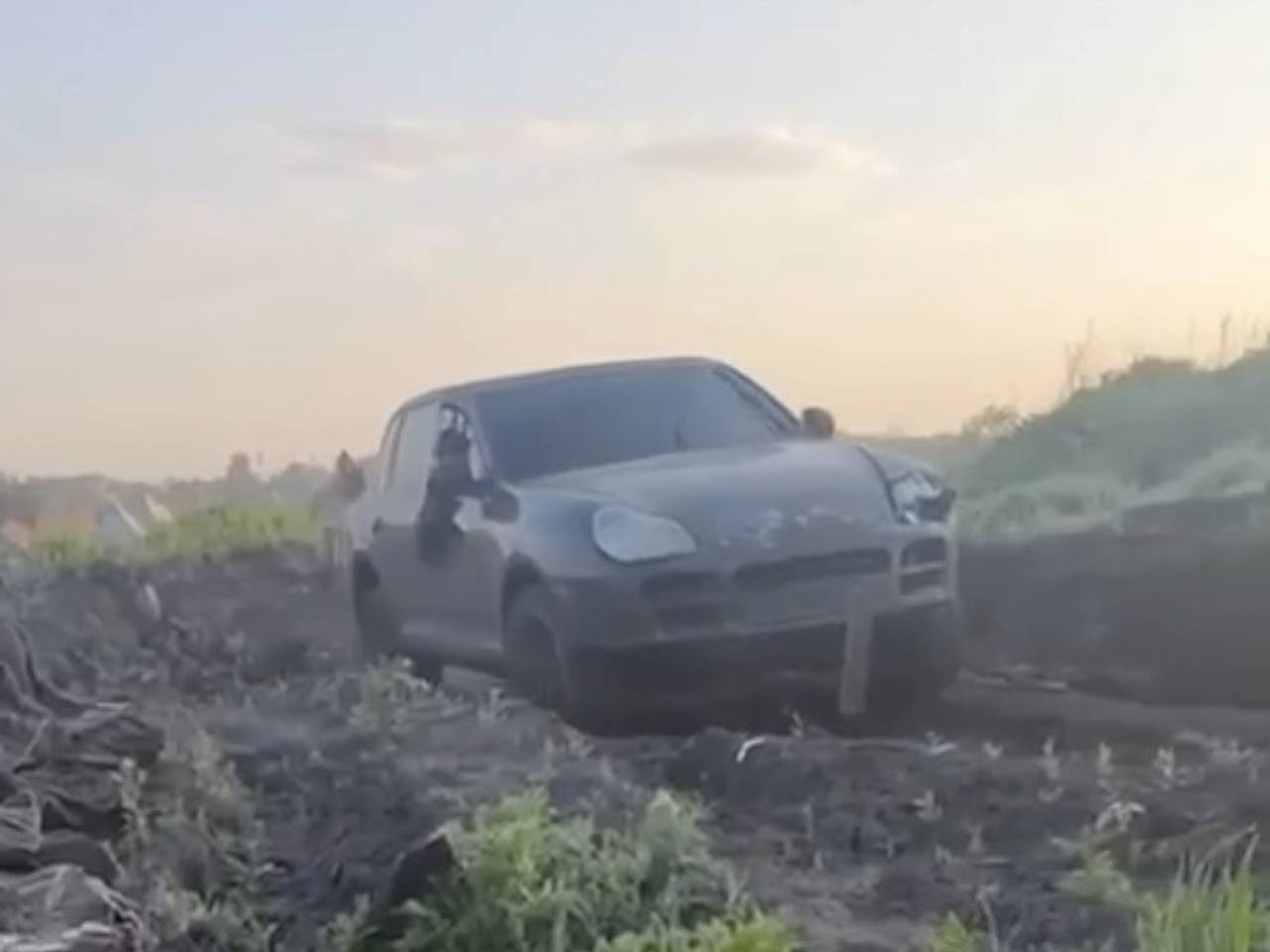 В зоне спецоперации заметили Porsche Cayenne в составе бригады ВС России В зоне спецоперации заметили Porsche Cayenne в составе бригады ВС России