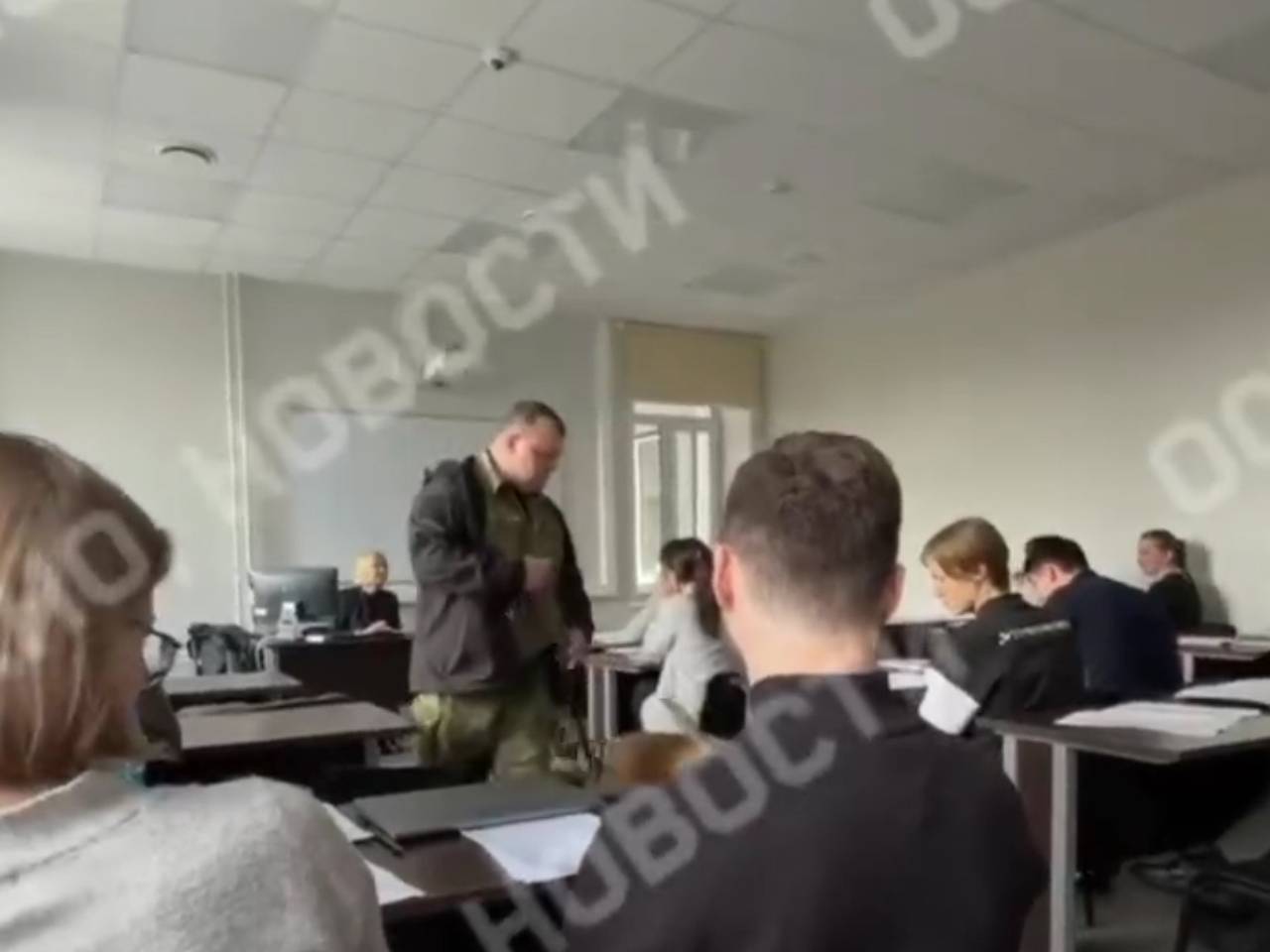 Московских студентов обыскали с собакой прямо во время пар