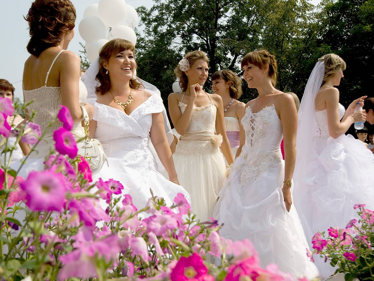 Парад невест впервые прошел в российском городе