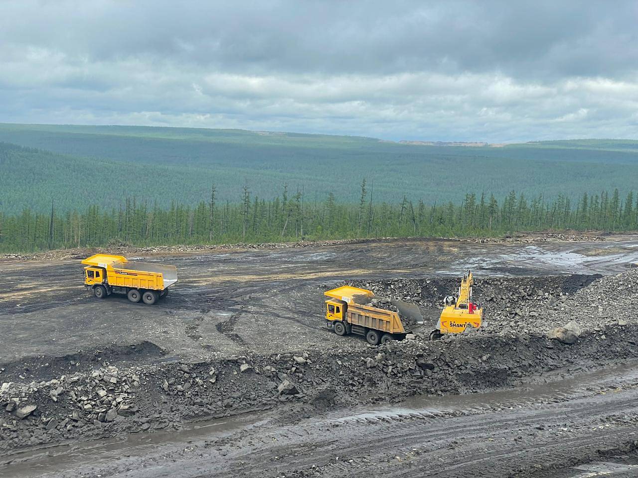 Глава Якутии Айсен Николаев открыл в Нерюнгринском районе новый угольный разрез