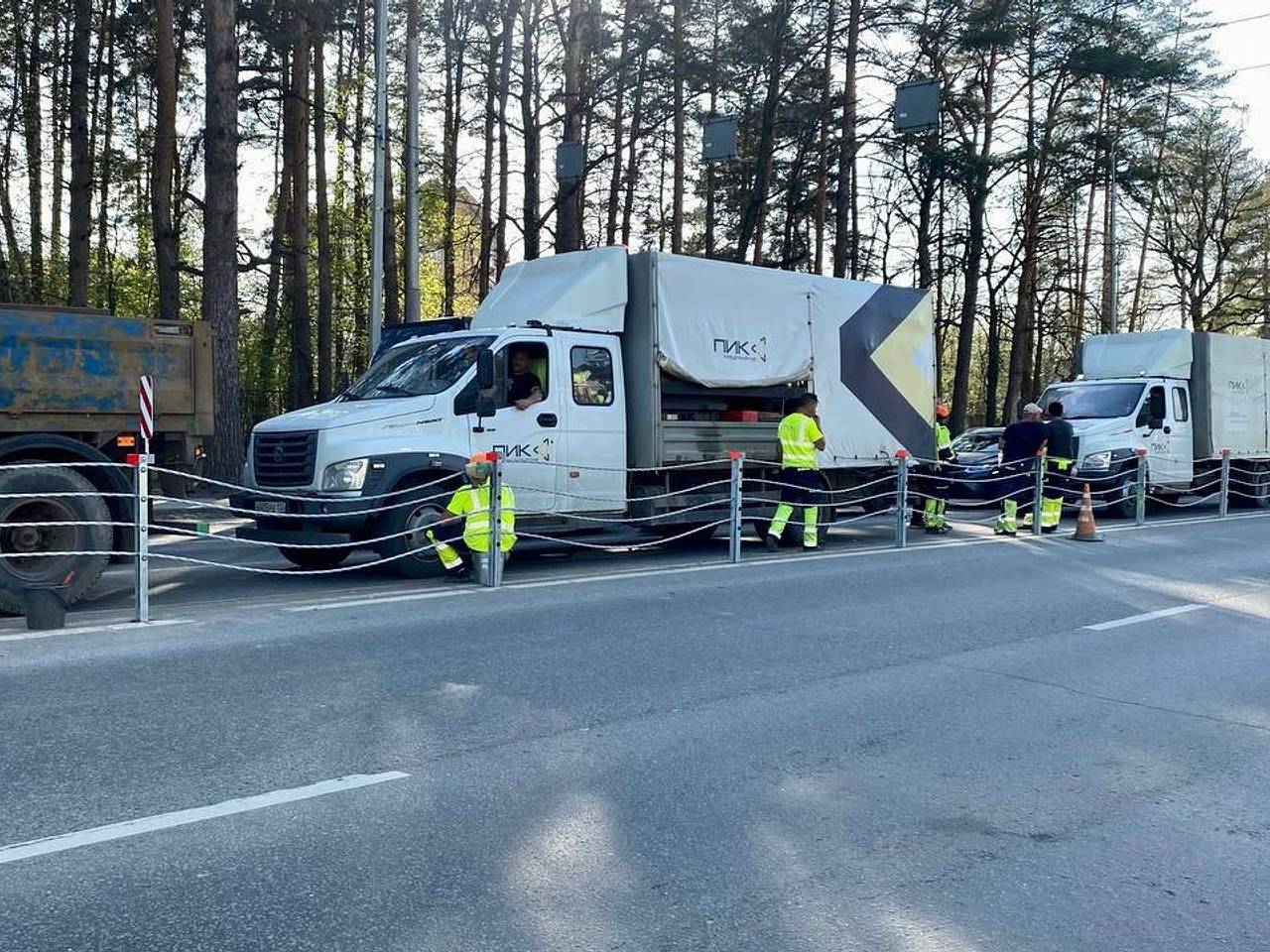 На дорогах в Подмосковье обустроили новые тросовые ограждения На дорогах в Подмосковье обустроили новые тросовые ограждения