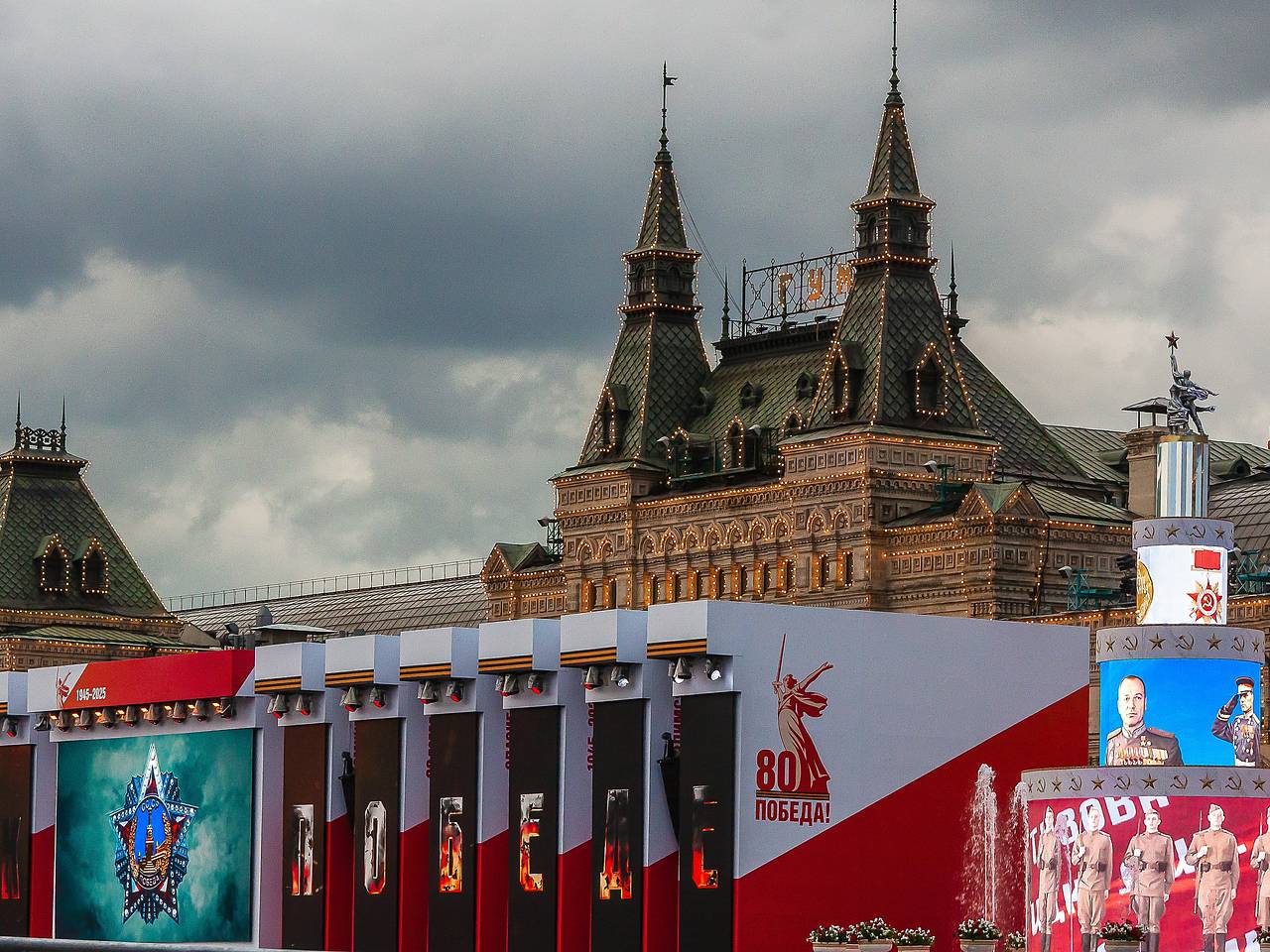 Стало известно о смерти пожавшего руку Путину на параде Победы ветерана