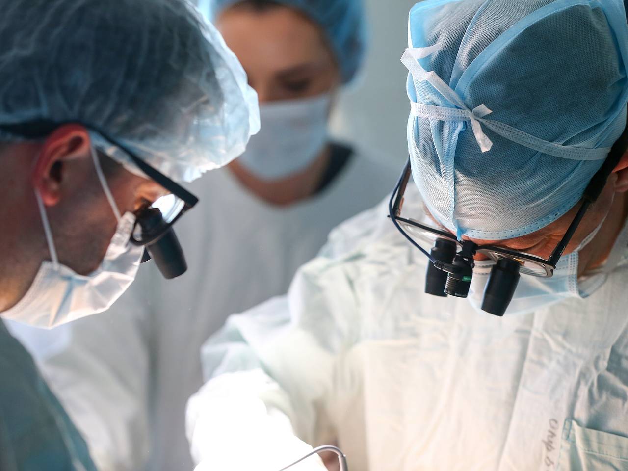 Российские врачи провели редкую и сложную операцию пациентке с ДЦП