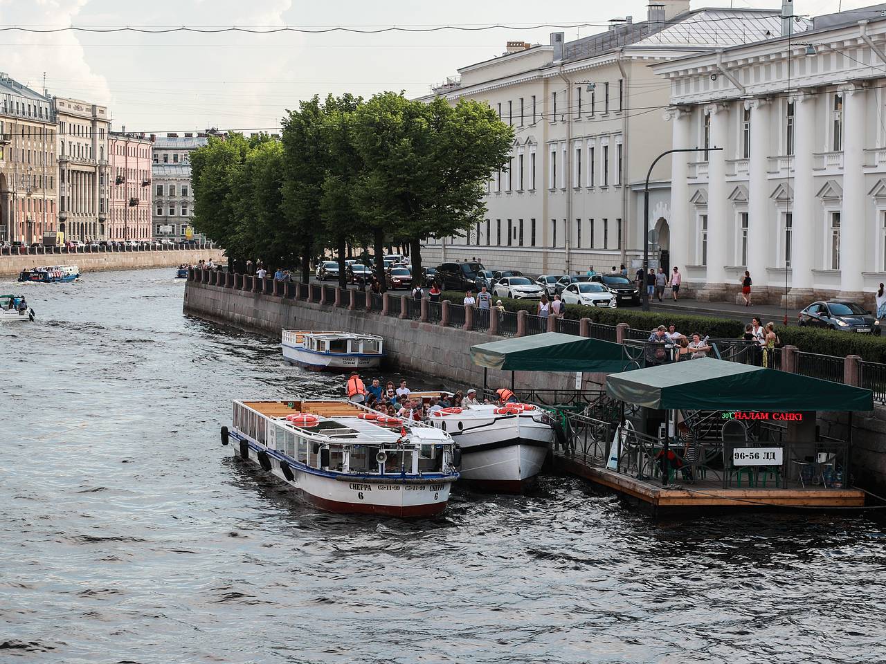 В Петербурге столкнулись два теплохода В Петербурге столкнулись два теплохода