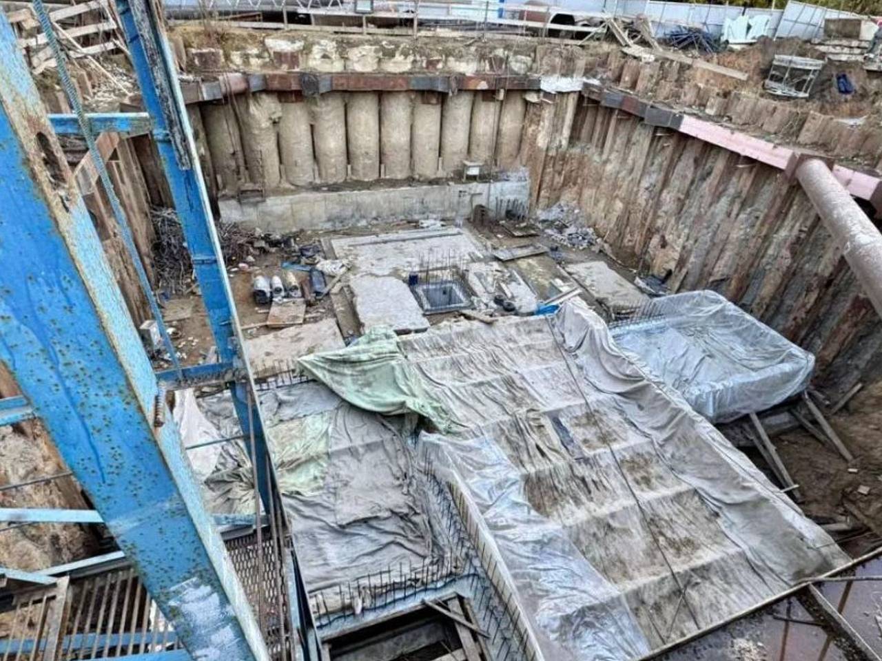 В Подмосковье начали строить входные павильоны подземного перехода у станции Быково