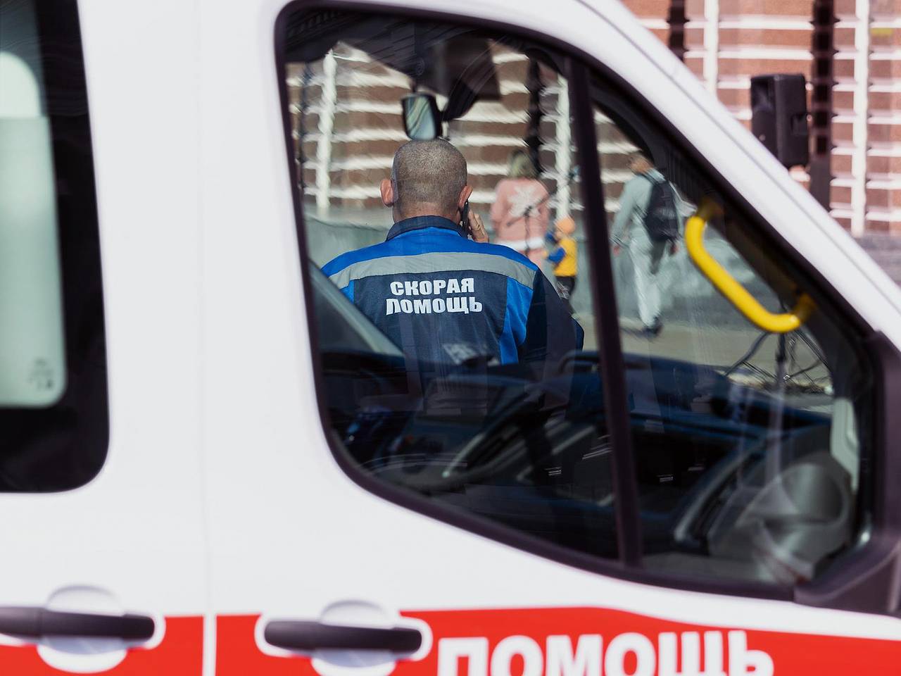 Россиянка сломала ключицу жене бойца СВО из-за непрополотой тропинки Россиянка сломала ключицу жене бойца СВО из-за непрополотой тропинки