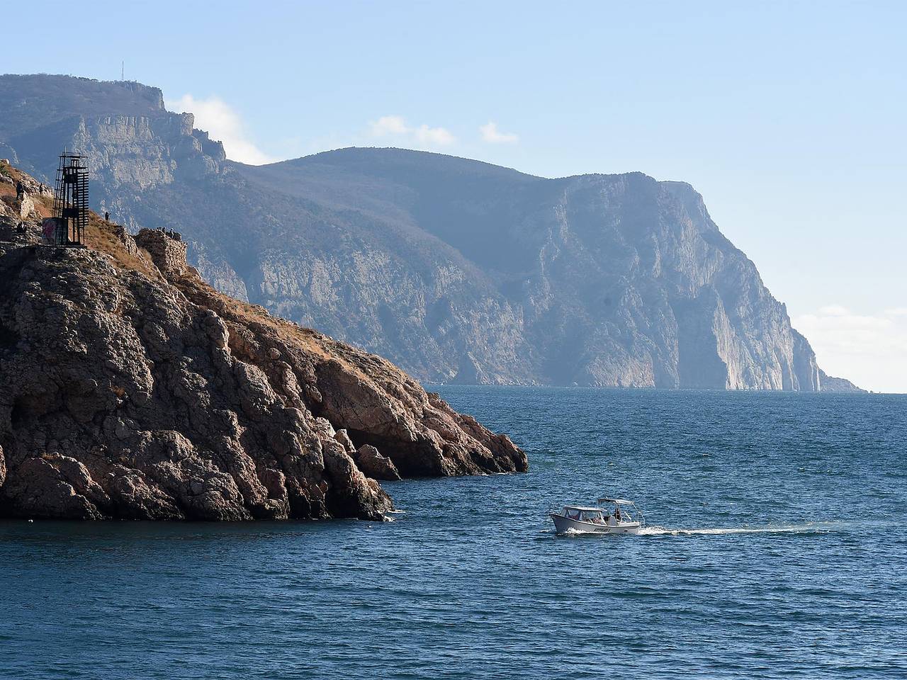 У берегов Севастополя начали исследовать 100-летний танкер «Маковей»