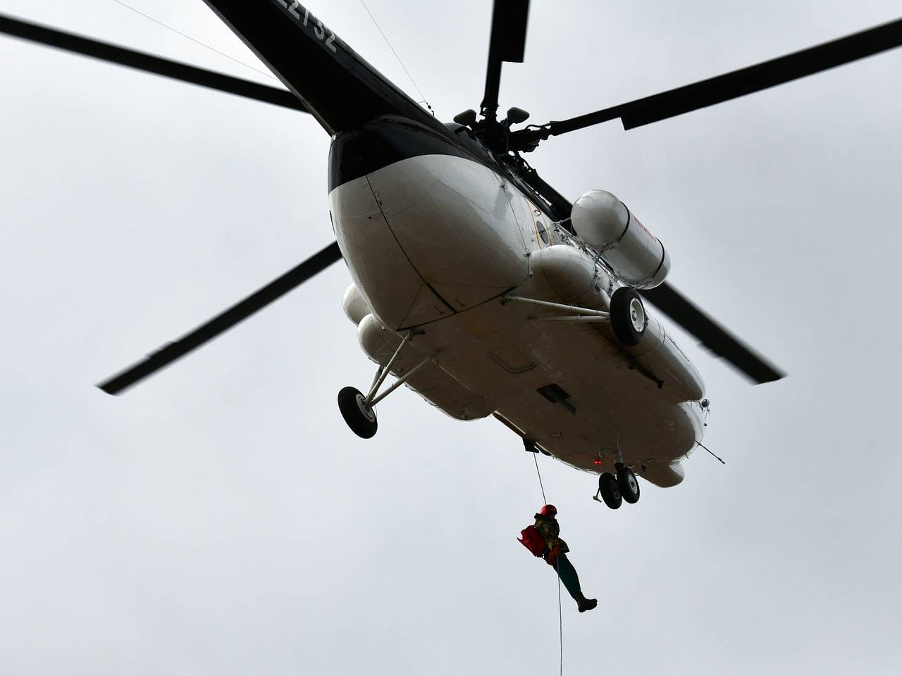 На поиски пропавшего в Хабаровском крае Ми-8 вылетели спасатели На поиски пропавшего в Хабаровском крае Ми-8 вылетели спасатели