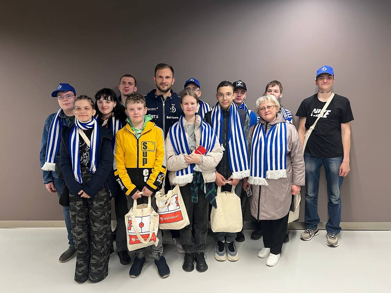 «Чемпионат» подарил воспитанникам школы-интерната поездку на футбольный матч