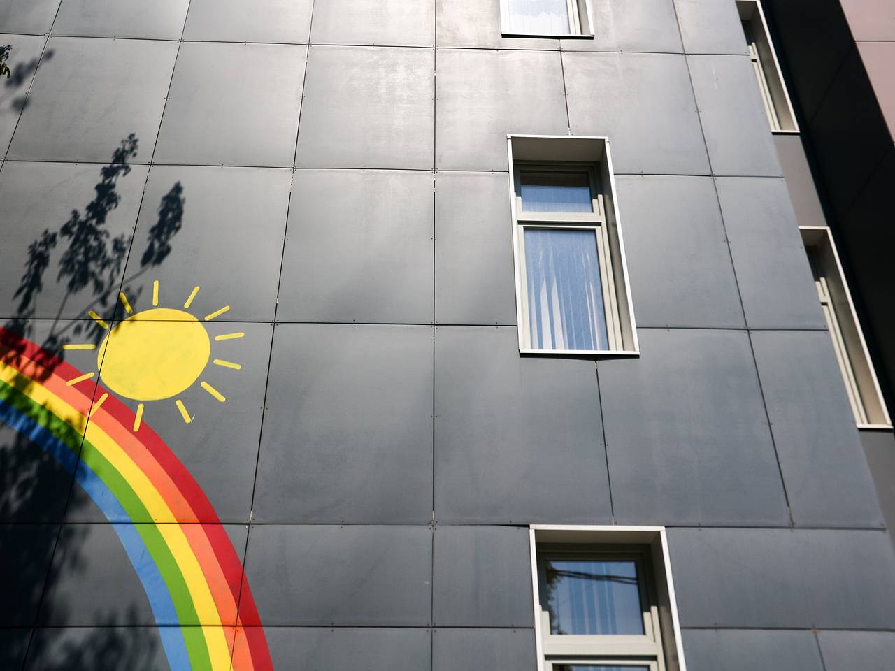 В Подмосковье фрагмент беспилотника упал на территорию детсада