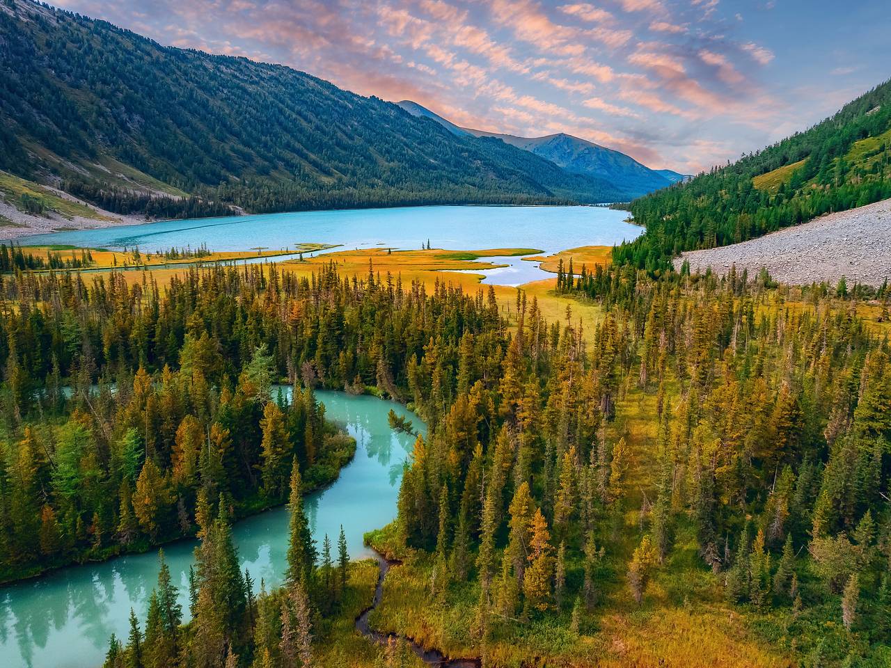 Названы регионы России с самой красивой осенью