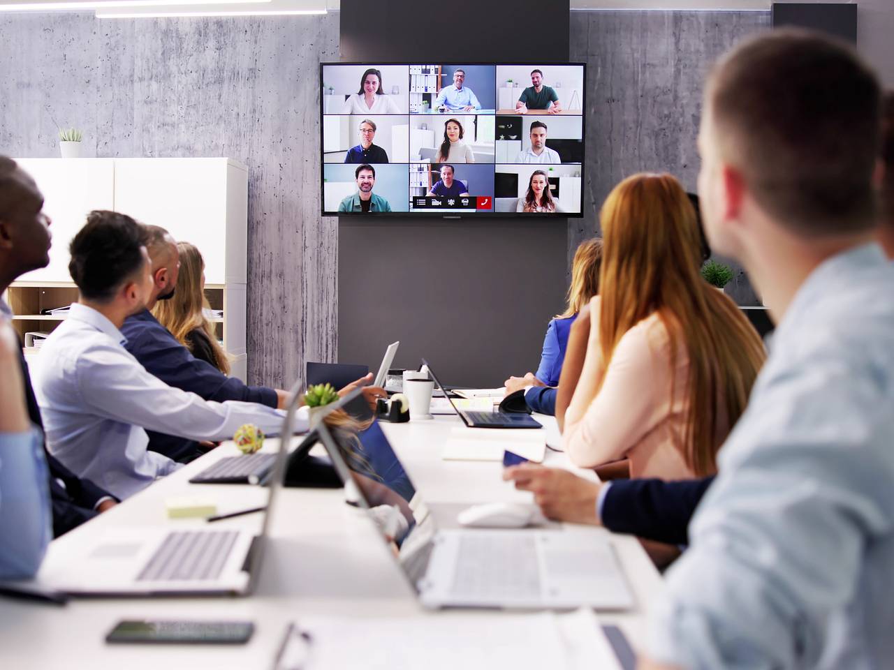 Пользователям платформы MAX стала доступна функция групповых видеозвонков