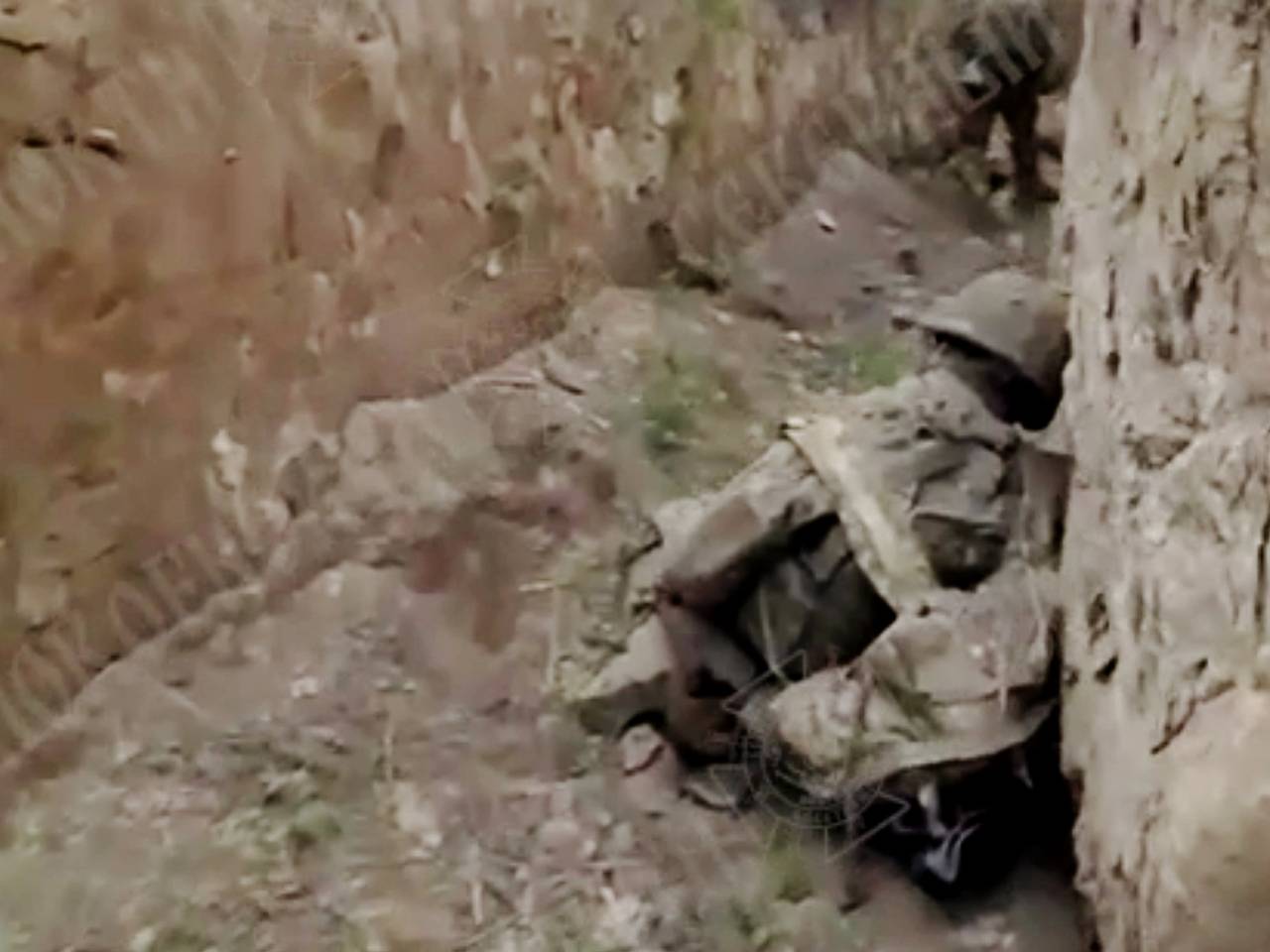 Окоп с телами пытавшихся прорваться под Курск бойцов ВСУ сняли на видео Окоп с телами пытавшихся прорваться под Курск бойцов ВСУ сняли на видео