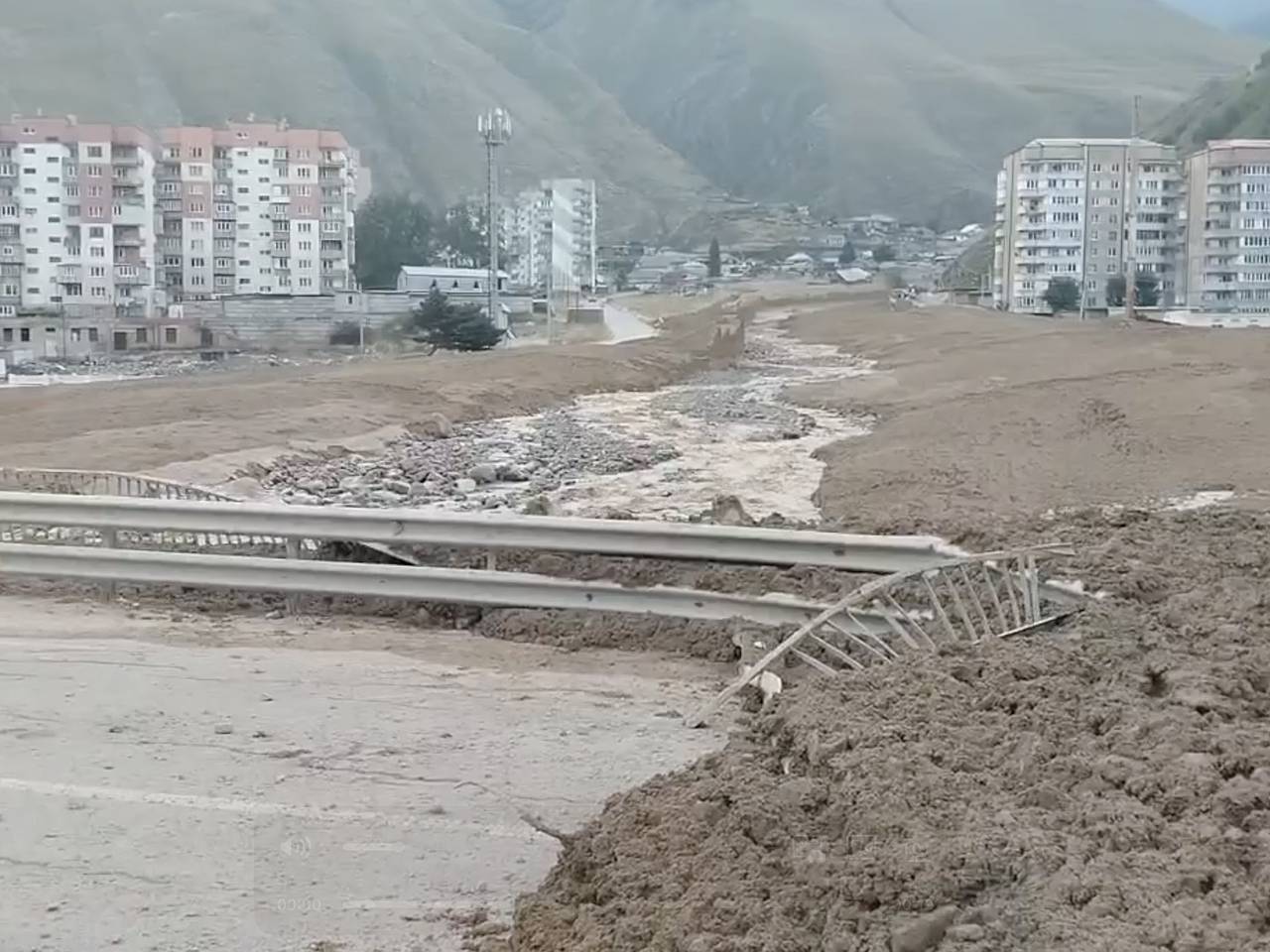 Свыше 300 человек эвакуировали после схода селя в российском регионе