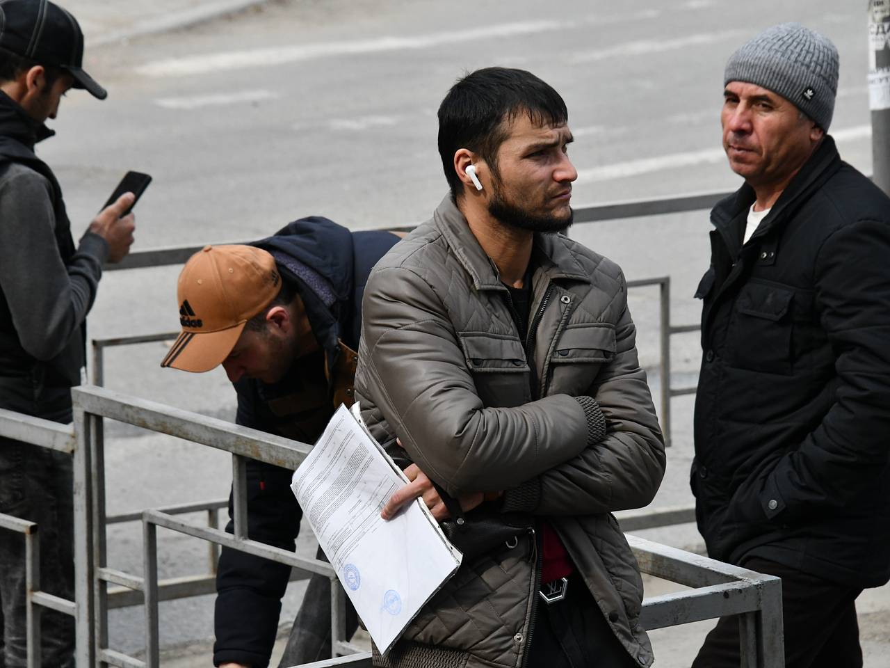 В Госдуме предложили усилить контроль за курьерской деятельностью мигрантов