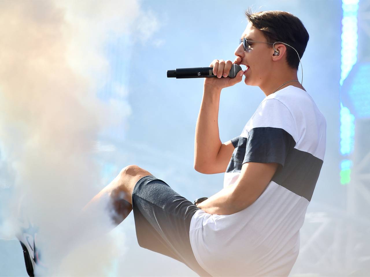 Заявивший об испорченности русских певец объяснил отмену концертов в России