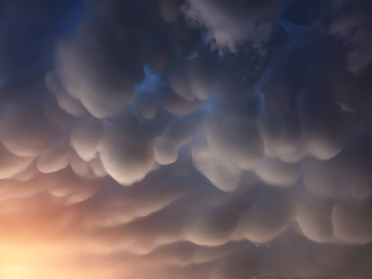 Редкие облака мамматусы запечатлели в российском регионе