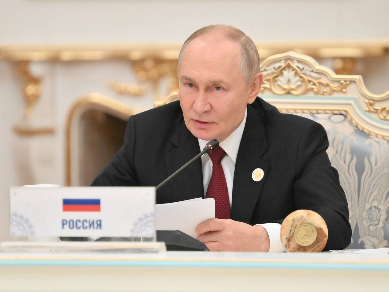 Путин подписал закон об усилении ответственности иностранных агентов