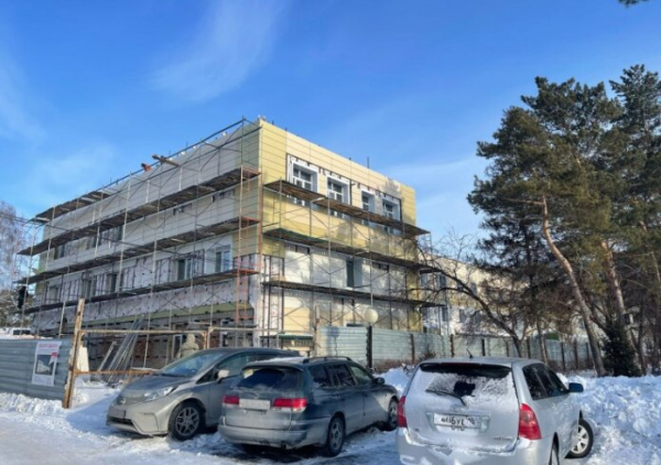 Два корпуса поликлиники обновят до конца года в Новосибирской области