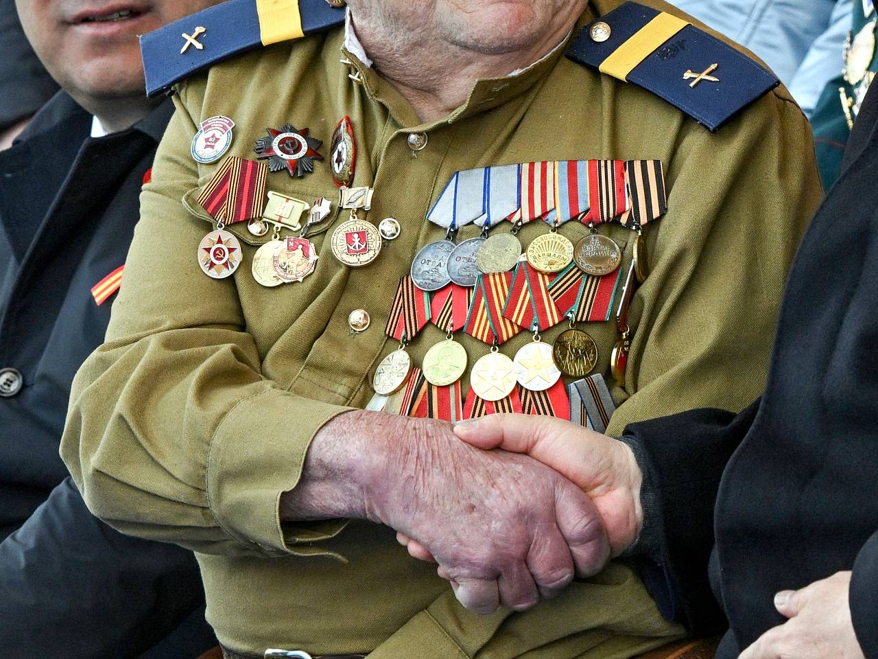 В Госдуму внесли проект о штрафах за ношение поддельных наград