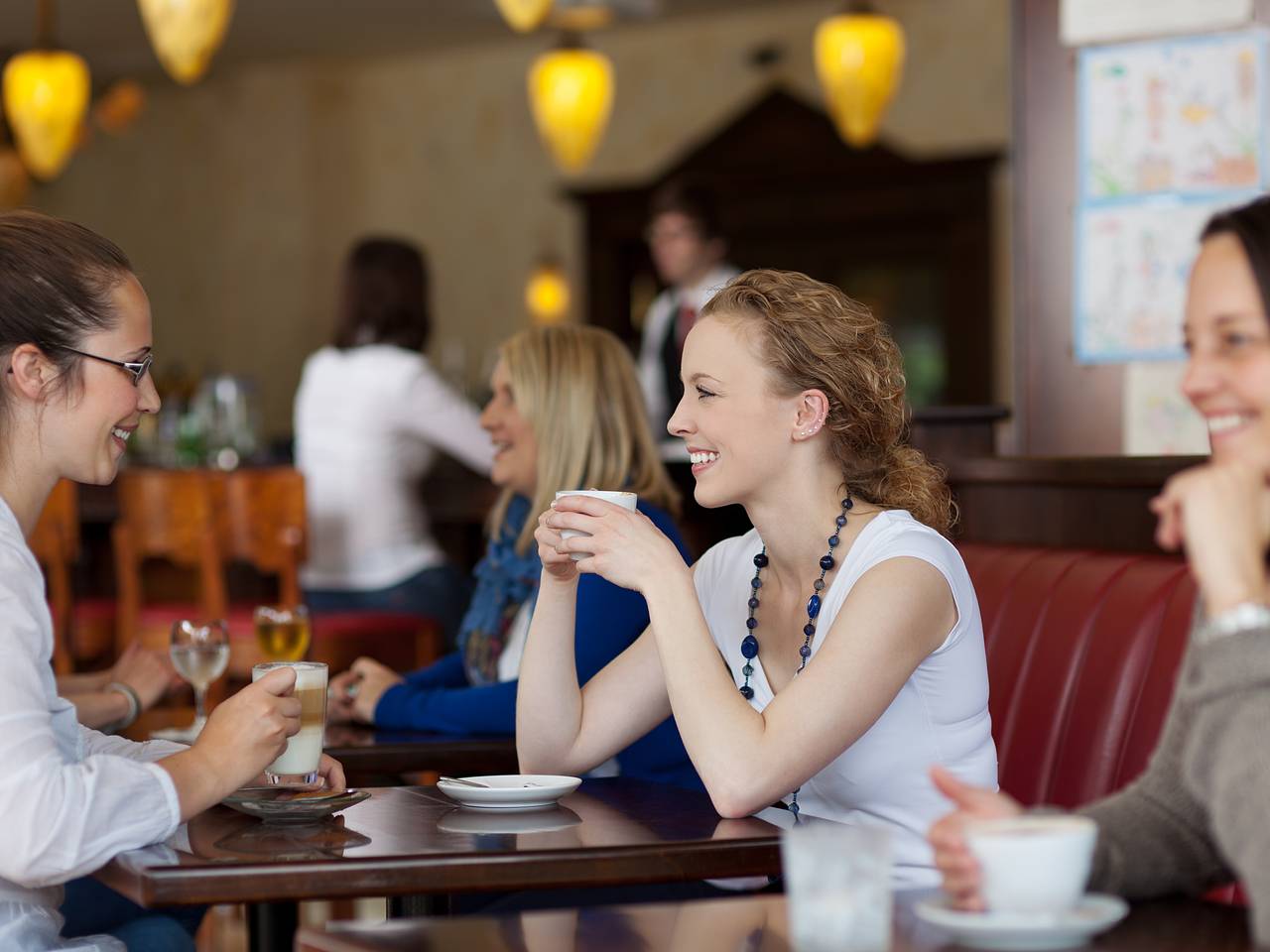 Россияне назвали главные вайбы заведений общепита в разных городах страны