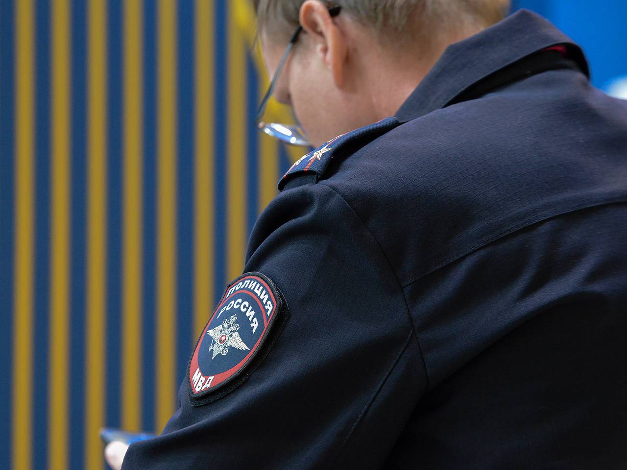 В России подростки поставили на колени 17-летнюю девушку за отказ встречаться с мужчиной