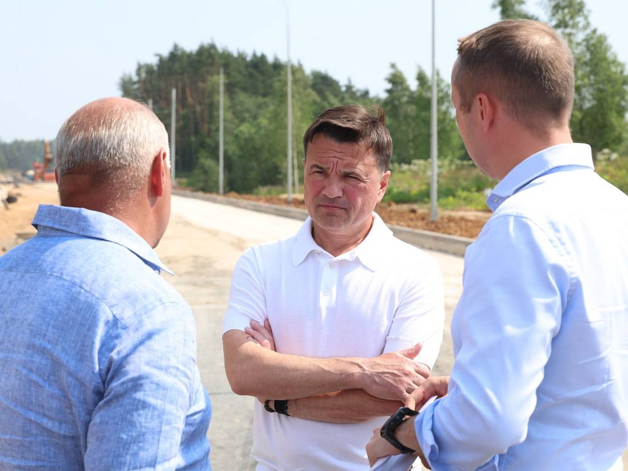 Андрей Воробьев проинспектировал ход строительства дороги в Павловской Слободе