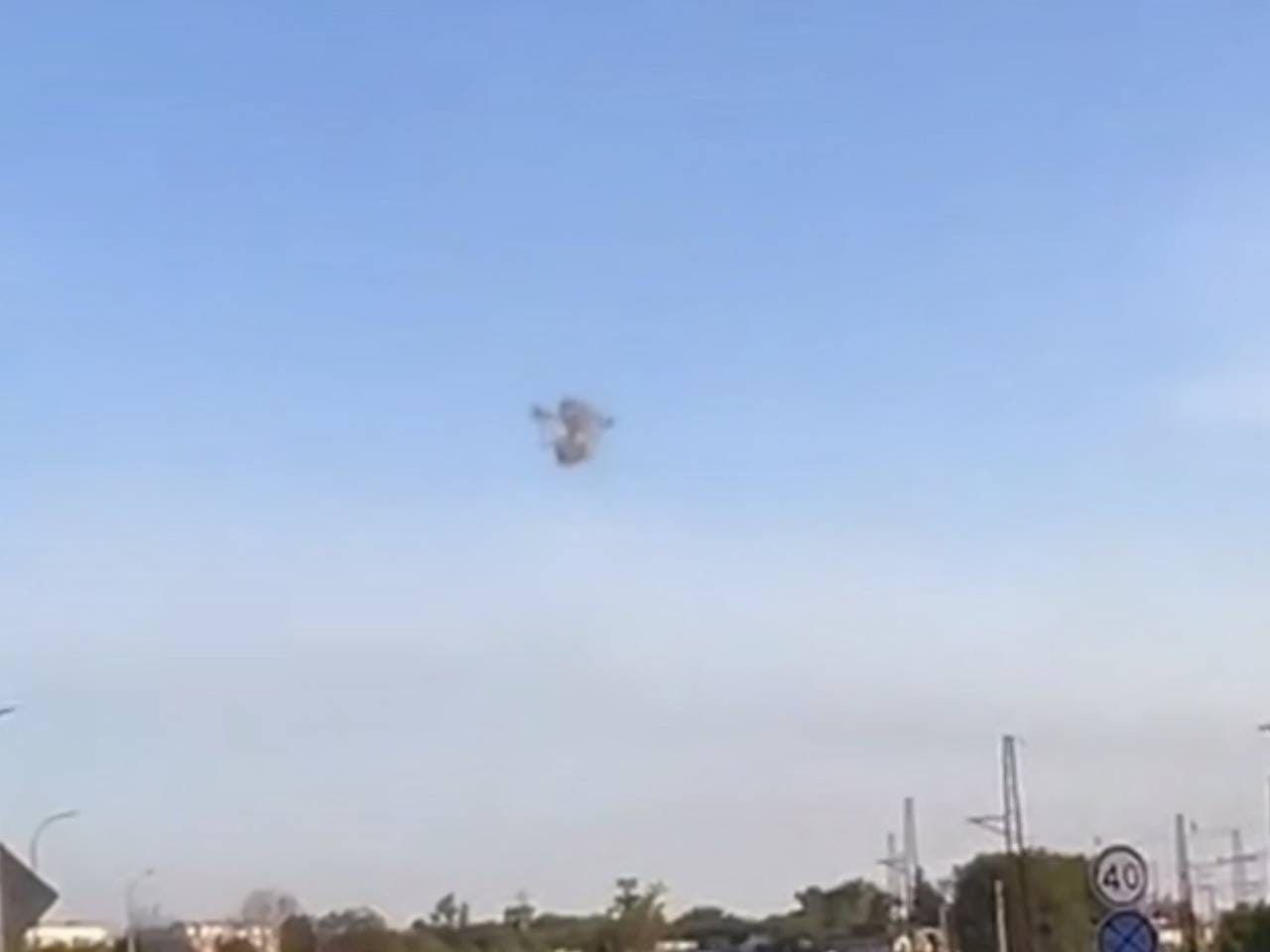 Уничтожение атаковавшего Россию беспилотника из стрелкового оружия и взрыв сняли на видео