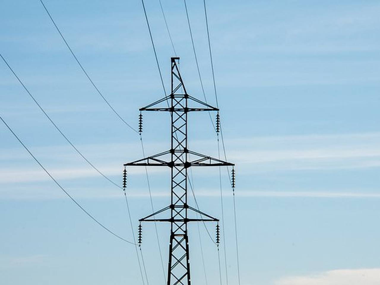 Более 22 тысяч человек остались без света в Новгородской области