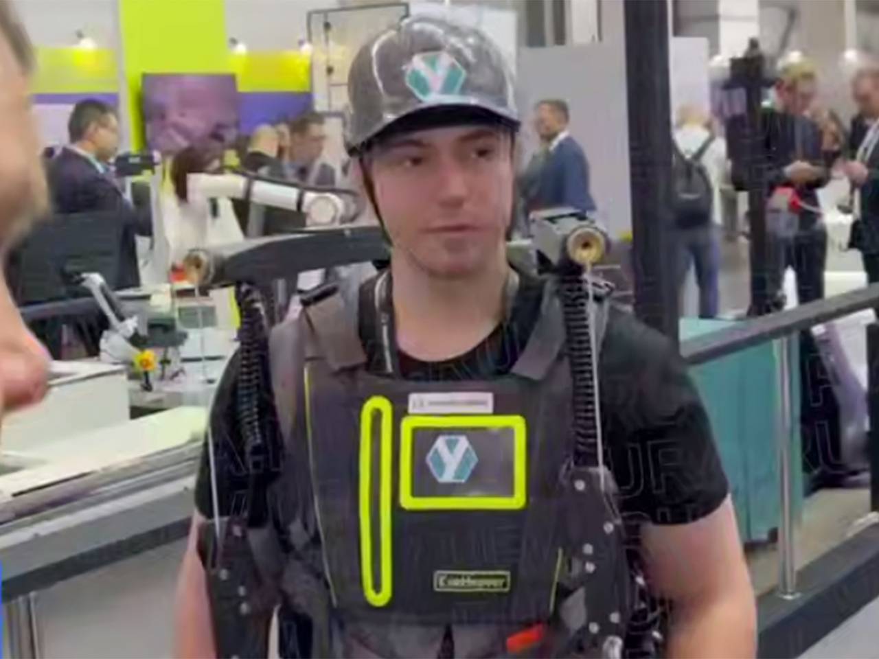 Уникальный экзоскелет представили в российском городе