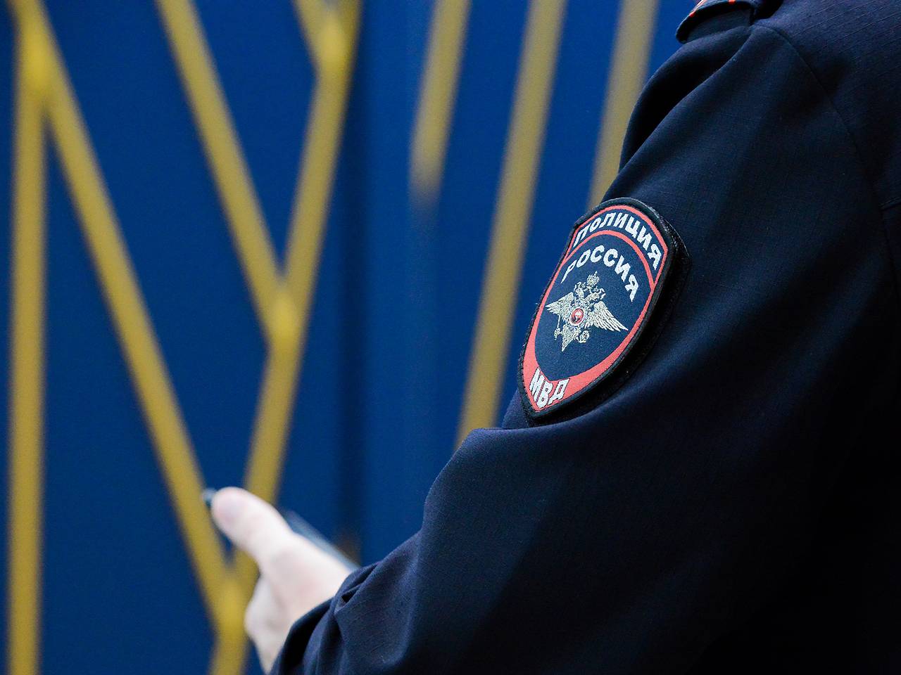 Россиянин разбил голову бутылкой зашедшему в подъезд 12-летнему школьнику Россиянин разбил голову бутылкой зашедшему в подъезд 12-летнему школьнику